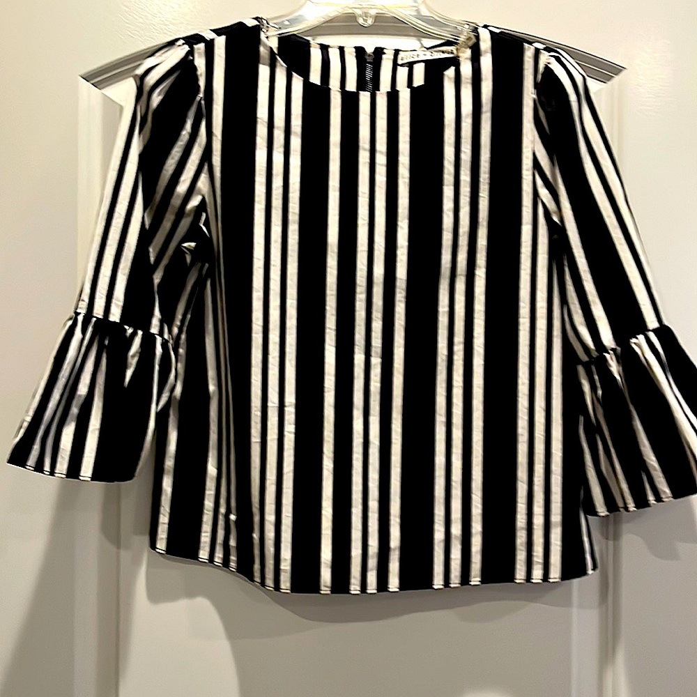 Alice + Olivia Woman’s Black & White Striped Bell Sleeve Top —size XS